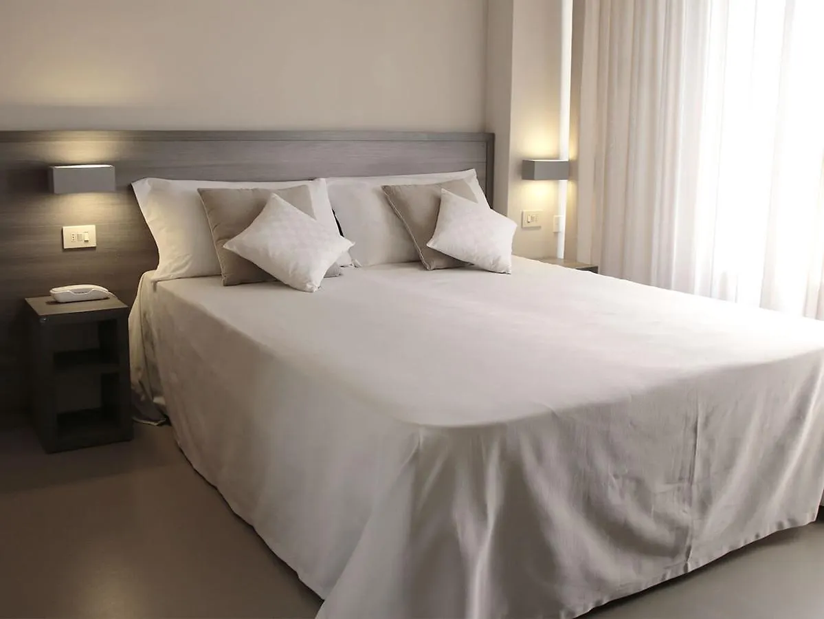 Hotel Crystal Marina di Pietrasanta 3*,  Italia