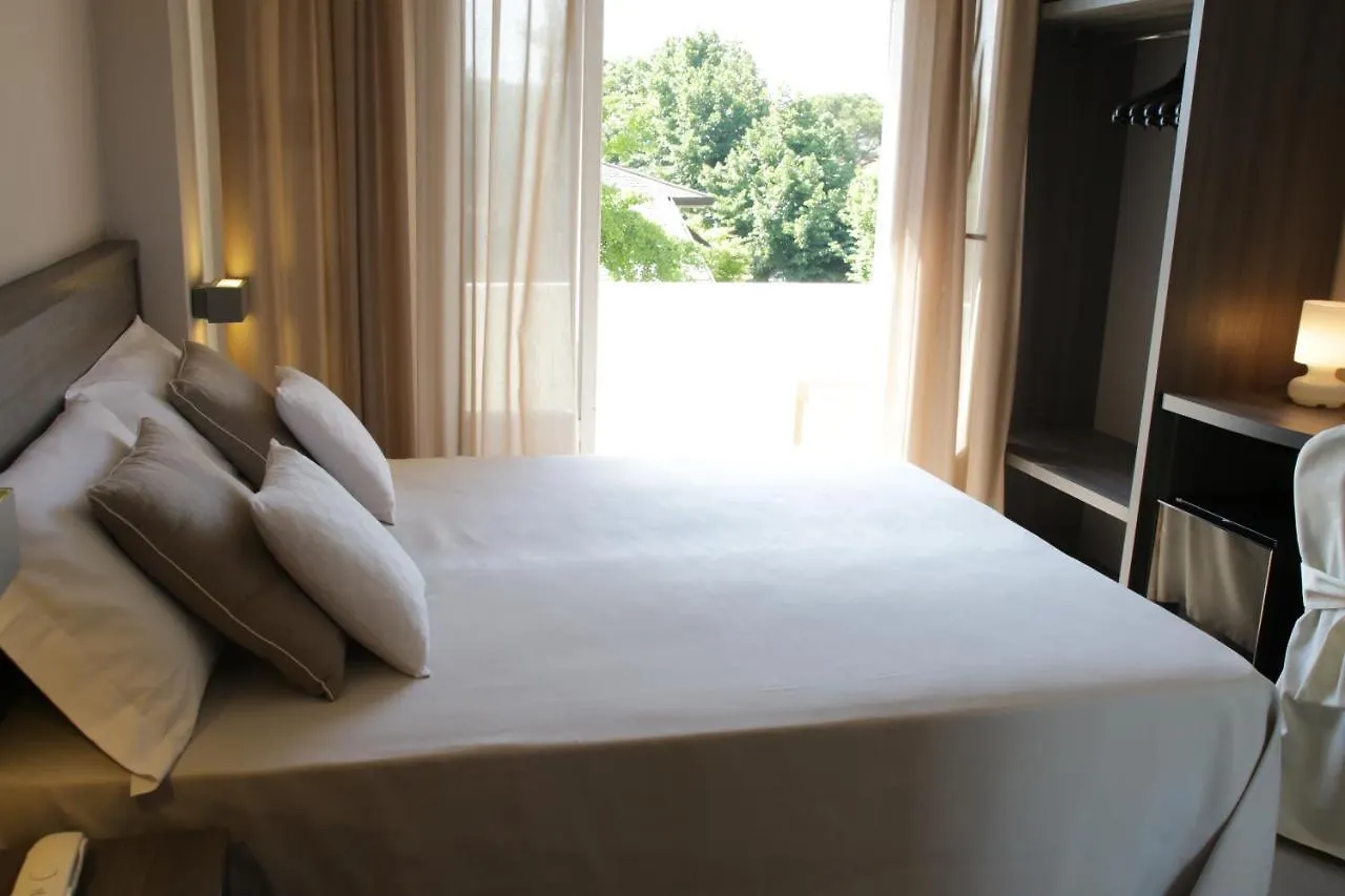 Hotel Crystal Marina di Pietrasanta 3*,